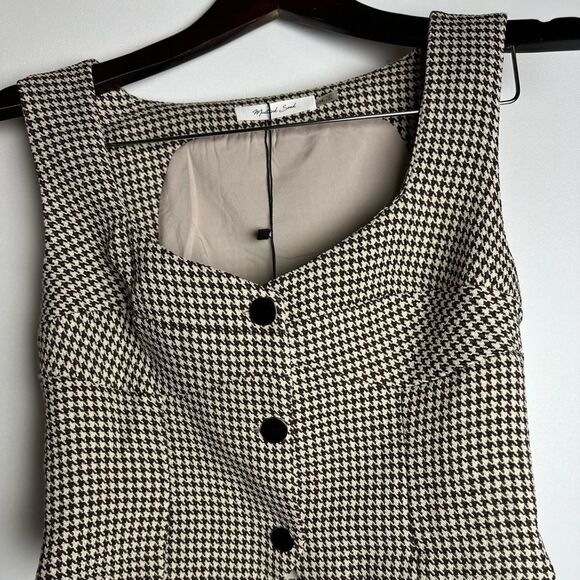HOUNDSTOOTH BROWN THREE BUTTON VEST TOP - Picture 8 of 12